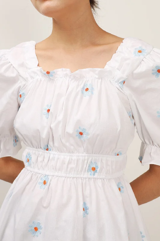 Elle Daisy Embroidery Puffed Dress